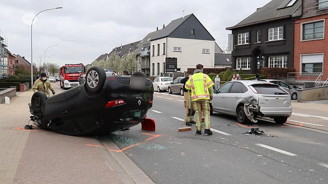 Haaltert: Auto Belandt Op Dak Na Botsing, Bestuurder Gewond - TVOOST