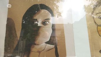 Kunstzinnige jongeren nemen Lokers straatbeeld in met mondmaskerkunst