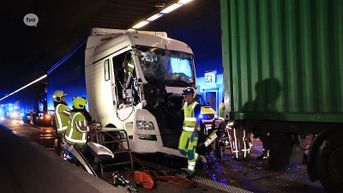 Veel problemen in Beverentunnel door ongeval met 4 vrachtwagens