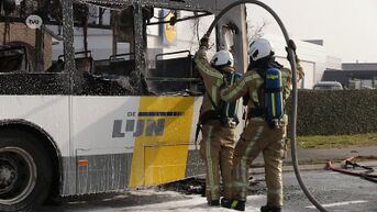 Lijnbus brandt uit na defect aan motor op N47 in Lokeren