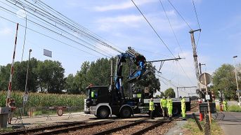 Vrachtwagen rukt bovenleiding af: geen treinverkeer tussen Sint-Niklaas en Antwerpen