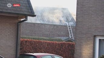 Zware uitslaande brand in Aalst legt opslagplaats in de as