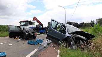 Twee bestuurders gewond na frontale aanrijding in Belsele