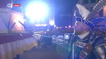 Zowat 16.000 mensen wonen popverbranding bij als sluitstuk van Aalst Carnaval