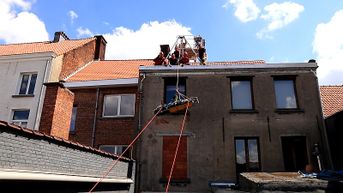 Hulpdiensten redden vrouw die op dak ligt in Sint-Niklaas