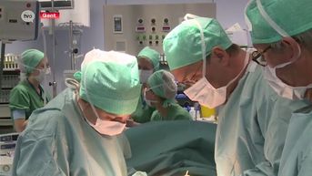 Vader en twee dochters werken samen in operatiekwartier