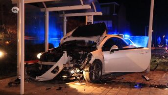 Bestuurder zwaargewond na spectaculair verkeersongeval in Bazel