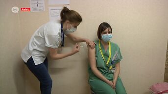 Eerste 170 personeelsleden gevaccineerd in OLV-ziekenhuis