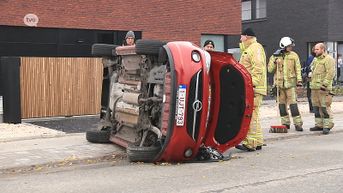 Auto over de kop in Hamme, bestuurster zwaargewond