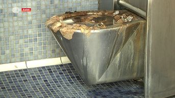 Openbare toiletten in Aalst schandalig vuil