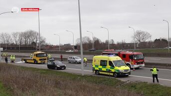 Auto in brand na ongeval op E17 in Sint-Niklaas, twee gewonden