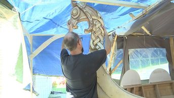 Nieuwkerkenaar bouwt vikingschip in zijn eigen achtertuin