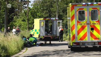 Wielertoerist en motorrijder levensgevaarlijk gewond na aanrijding in Bazel