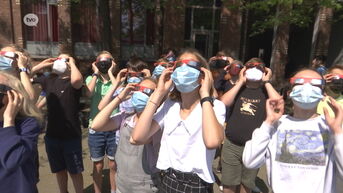 Dendermondse Oscar Romerocollege voorziet 1.000 eclipsbrillen voor leerlingen