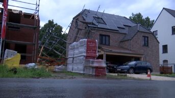 Opnieuw wateroverlast in Sint-Gillis-Waas: Straten afgesloten, gevel huis stort in.