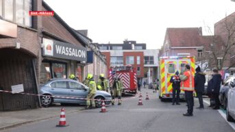 Auto rijdt wassalon binnen in Sint-Niklaas