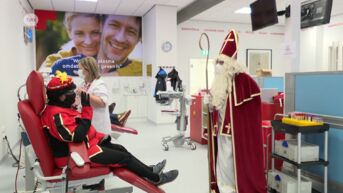 Sint passeert eerst nog even langs het donorcentrum voor hij weer naar Spanje trekt