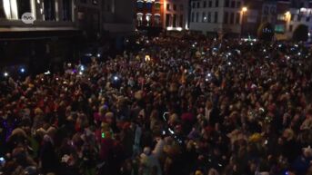 Duizenden carnavalisten zingen op de Aalsterse Grote Markt 'Oilsjt goi stad van mèn droeimen’