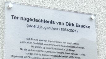 Vorig jaar overleden jeugdauteur Dirk Bracke krijgt gedenkplaat in De Klinge