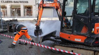 Wegenwerken veroorzaken per ongeluk metershoge fontein in centrum Aalst