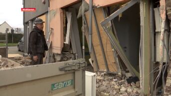 Spoor van vernieling na straatrace in Wetteren, auto boort zich in verschillende huizen: 