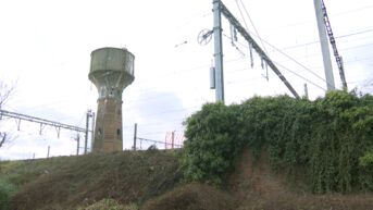 Watertoren langs de sporen in Denderleeuw wordt gesloopt