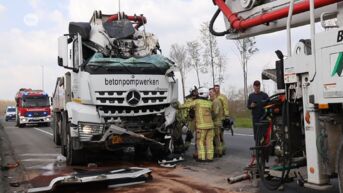 Bestuurder gewond en N41 in Hamme versperd na aanrijding met twee vrachtwagens