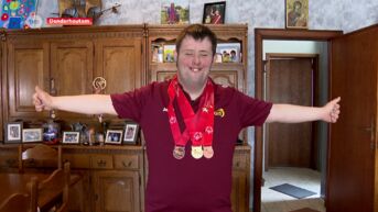 Zwemmer Hannes uit Denderhoutem kaapt drie medailles weg op Special Olympics!