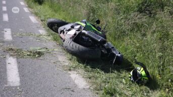 Motorrijder zwaargewond na crash in Steenhuize-Wijnhuize