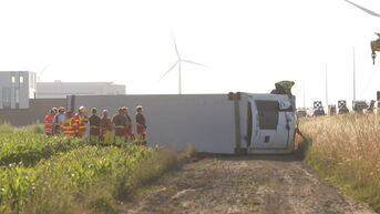 Lokeren: Vrachtwagen met bloemkolen dendert van E17