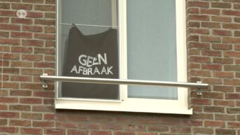 Zwarte spandoeken in sociale woonwijk in Zele tegen afbraak: 