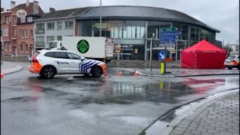 Aalst: 82-jarige fietser overlijdt op Dendermondsesteenweg nadat hij gegrepen werd door een vrachtwagen