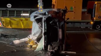 E40 Wetteren: bestelwagen botst op wegafzetting, snelweg versperd