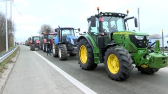 Boze boeren bezetten opritten aan E17 en E34 tussen Antwerpen en Gent