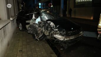 Sint-Niklaas: twee gewonden nadat auto crasht in zone 30