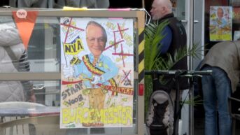 'Staaf voor burgemeester', cafébaas en OCMW-raadslid uit Haaltert verrast met ludieke verkiezingsaffiches