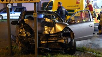 Hamme: dronken bestuurder ramt geparkeerd voertuig en richt ravage aan