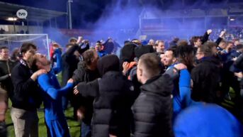 Spelers, staff en supporters van Dender bestormen veld na promotie: 