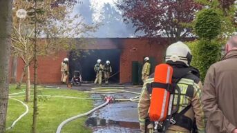 Brand in tuinhuis slaat over op loods in Wetteren