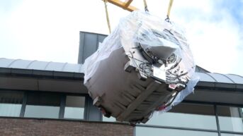 Gloednieuwe MRI-scanner op z'n plaats gehesen in het Vitaz-ziekenhuis in Sint-Niklaas