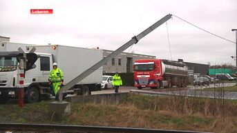 Vrachtwagen ramt bovenleiding op lijn Lokeren-Zele, treinverkeer nog tot donderdag verstoord