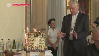 Bisschop Luc Van Looy viert verjaardag met boek en taart