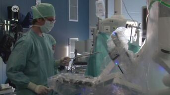 Topdokter Alex Mottrie opereert, 15.000 artsen kijken mee