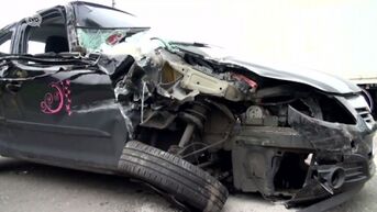Autobestuurster (25) gewond na zware botsing in Zele